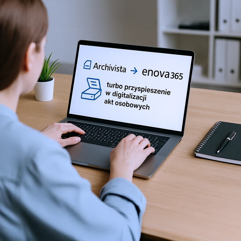 Pracownik biurowy korzystający z integracji Archivista z enova365 podczas digitalizacji akt osobowych na laptopie